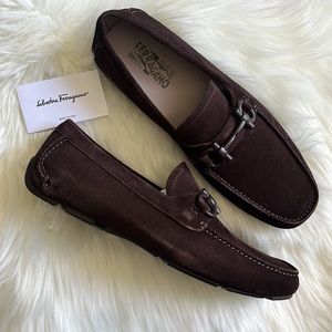 SALVATORE FERRAGAMO MENS PARIGI DRIVER LOAFERS T. MOTO BUCKLE SUEDE CALF